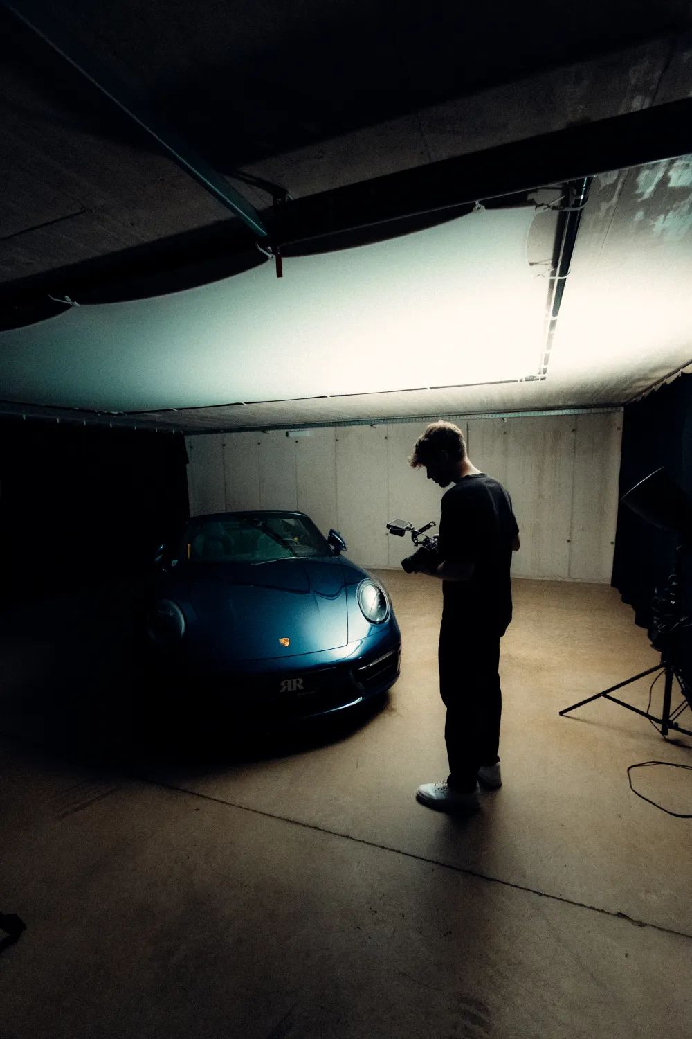 Professioneller Videodreh mit einem Sportwagen